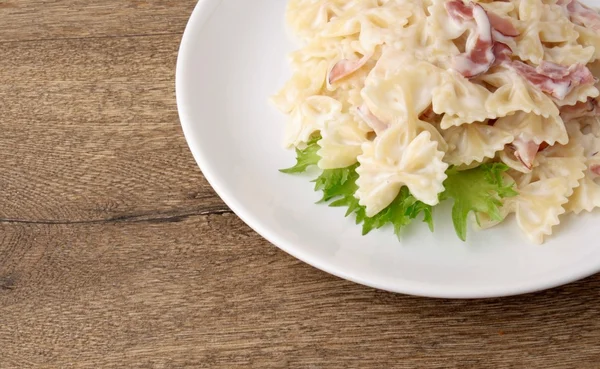 Farfalle pasta with bacon — Stock Photo, Image