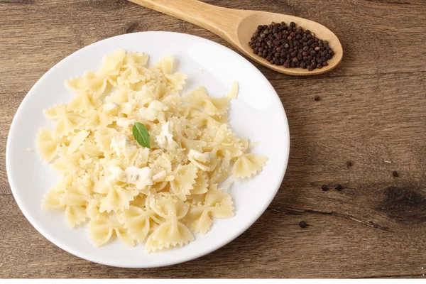 Farfalle pasta with blue cheese — Stock Photo, Image