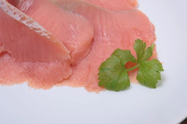 Salmone affettato salato servito — Foto Stock