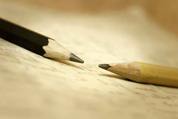 Карандаши на бумаге
