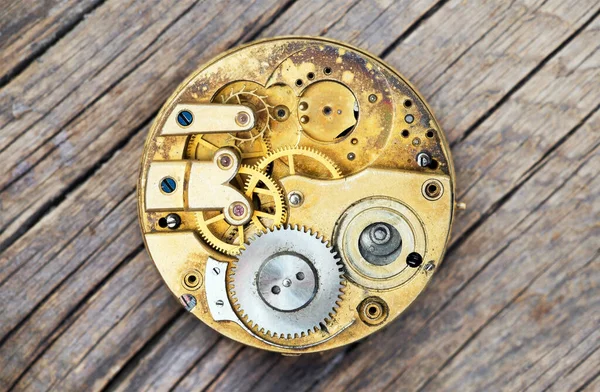 Reloj Bolsillo Metal Antiguo Reloj Con Engranajes Sobre Fondo Madera — Foto de Stock