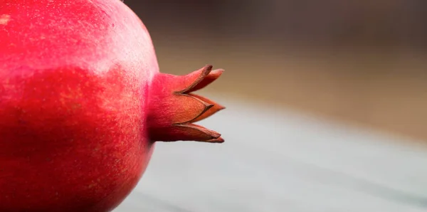 Bannière Web Couronne Fruits Rouges Mûrs Grenade Avec Espace Copie — Photo