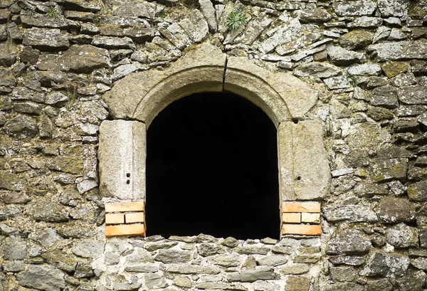 Ruin window with copy space — Stock Photo, Image
