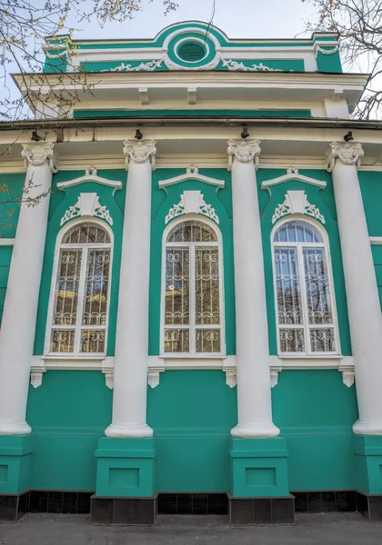 Алматы - Старый торговый дом — стоковое фото