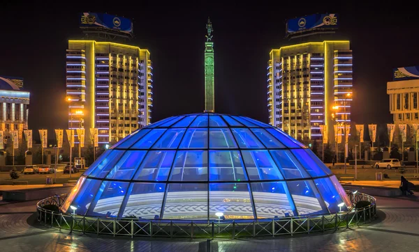 Almaty - Denkmal der Unabhängigkeit Kasachstans — Stockfoto