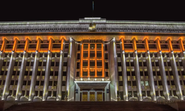 Almaty - byggnaden av stadsadministrationen — Stockfoto