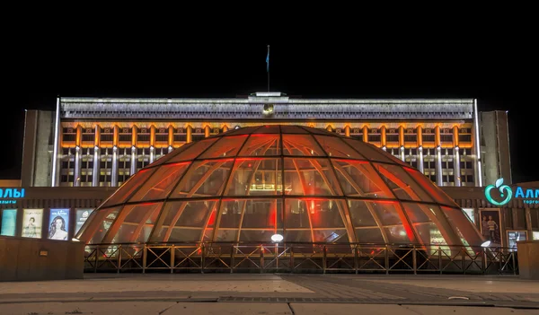 Almaty - L'edificio dell'amministrazione comunale — Foto Stock