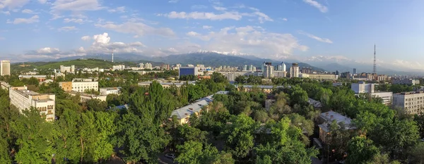 Almatı - havadan görünümü — Stok fotoğraf