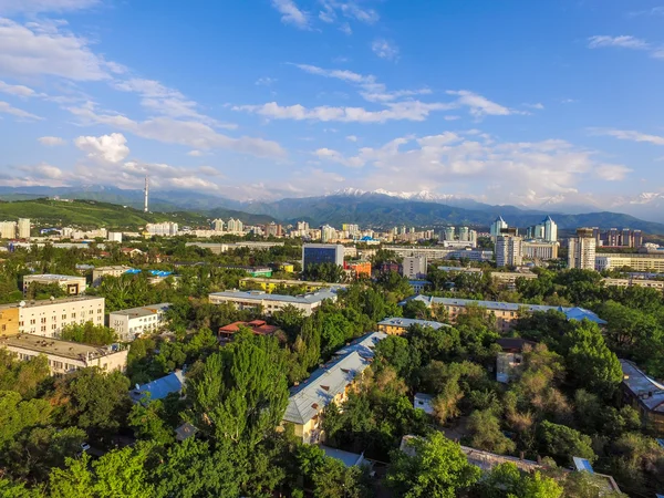 Almatı - havadan görünümü — Stok fotoğraf