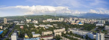 Almatı - panoramik havadan görünümü