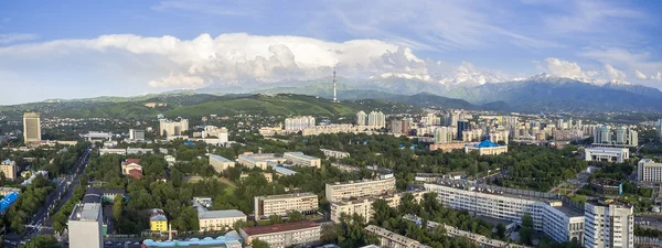 Almatı - panoramik havadan görünümü — Stok fotoğraf