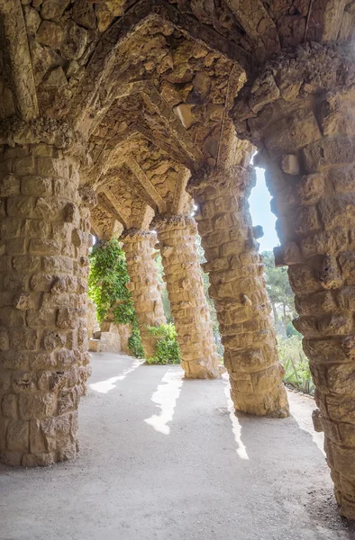 Kolonnade des Park Güell in Barcelona — Stockfoto