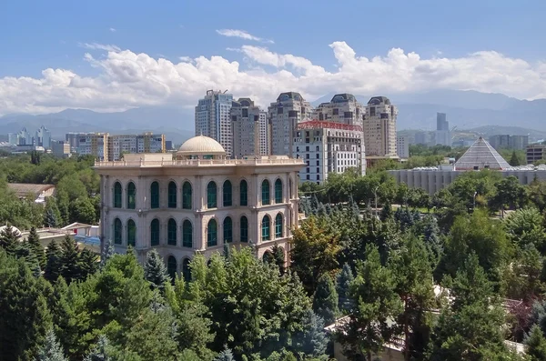 Almatı - Modern mimari — Stok fotoğraf