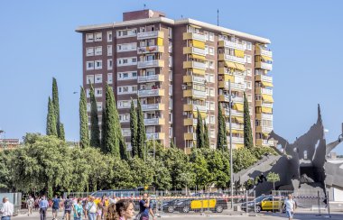 Barcelona'da Sants tren istasyonu yakınında mimarisi