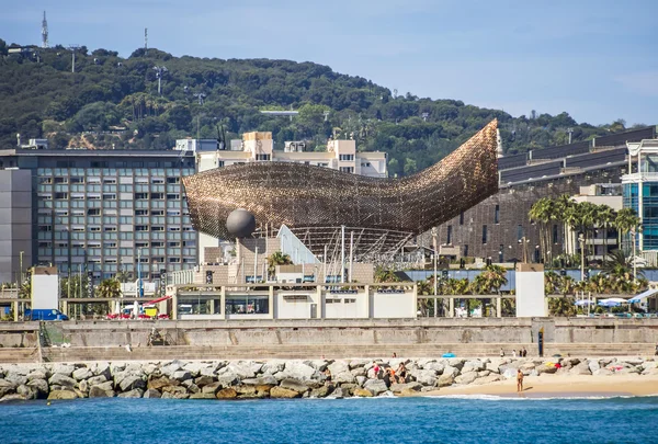 Escultura ballena dorada en Barcelona — Foto de Stock