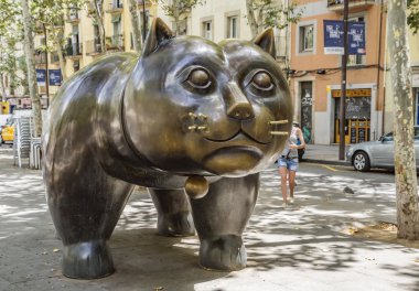 Barcelona'da kedi heykeli