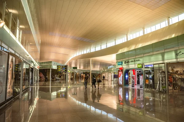 Terminal T1 do aeroporto de El Prat-Barcelona — Fotografia de Stock