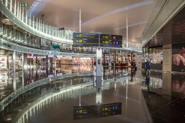 Terminal T1 do aeroporto de El Prat-Barcelona — Fotografia de Stock