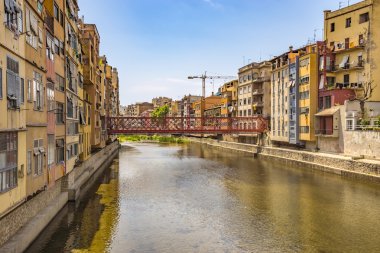 Girona - renkli evleri