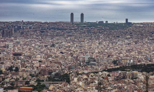 Uitzicht op Barcelona vanaf Tibidabo — Stockfoto