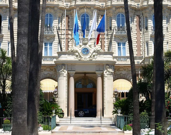 Канны - Hotel Entrance — стоковое фото