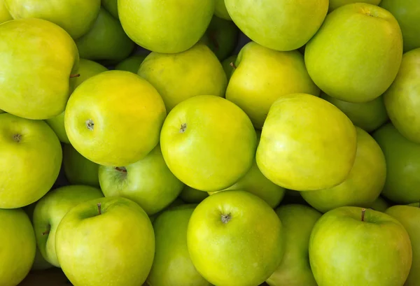 Apples green background — Stock Photo, Image