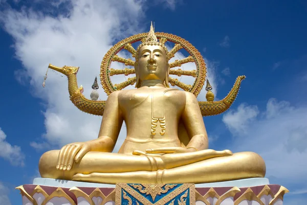 Goldene große Buddha-Statue — Stockfoto