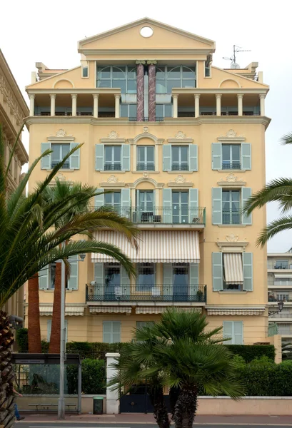 Staden i Nice, Frankrike - arkitekturen längs Promenade des Anglais — Stockfoto