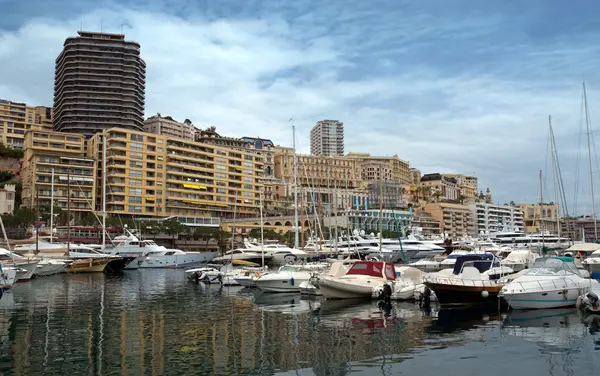 Monaco - båtar i hamnen Herkules — Stockfoto
