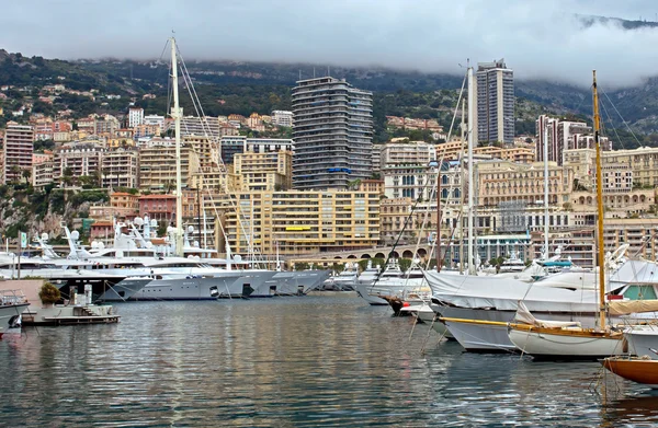 Monaco - båtar i hamnen Herkules — Stockfoto