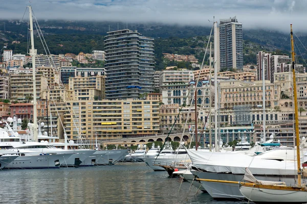 Monaco - båtar i hamnen Herkules — Stockfoto