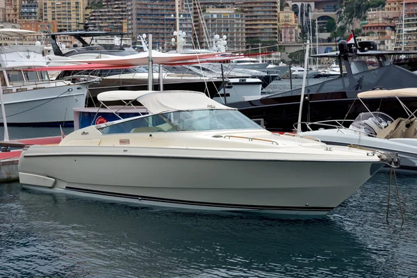 Monaco - Motorboot im Hafen Herkules — Stockfoto