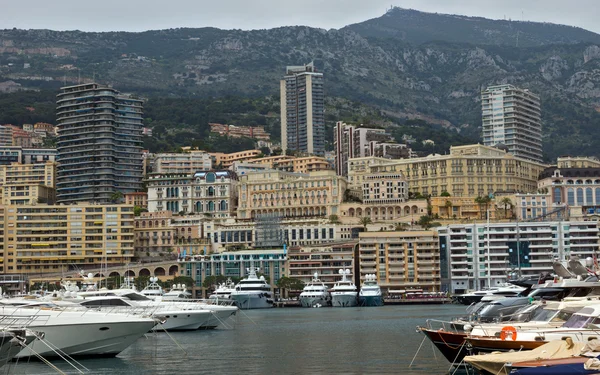 Monaco - stadsbild och hamnen Herkules — Stockfoto