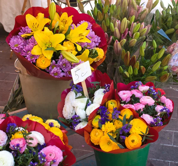 Nice - Flores no mercado de rua — Fotografia de Stock