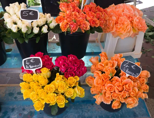 Nice - Fleurs dans le marché de la rue — Photo