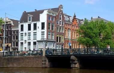 Amsterdam - kanallar ve tipik Hollanda evleri