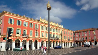 Şehir güzel - Place Massena mimarisi
