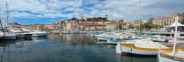 Cannes - weergave van Le Suquet — Stockfoto