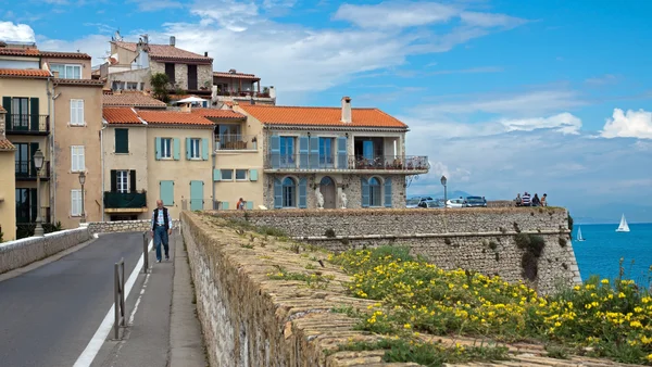 Antibes - Cityscape and mediterranean coast — Stock Photo, Image