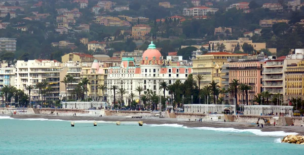 Nice, Frankrijk - Côte d'Azur met uitzicht op Hotel Negresco — Stockfoto