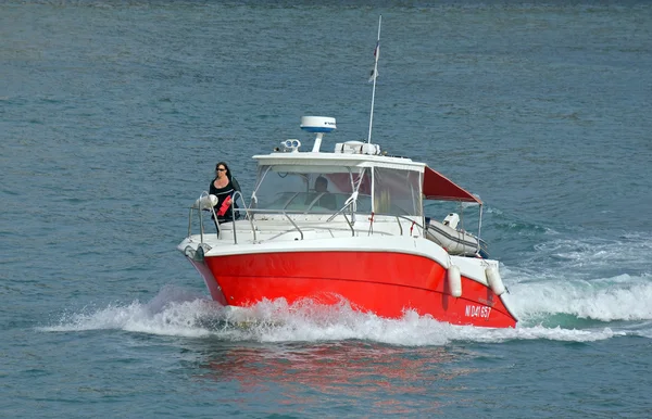 Barco de escolta para escoltar navios . — Fotografia de Stock