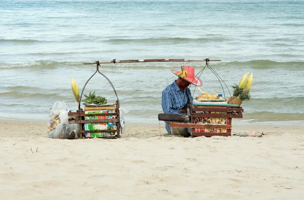 Seller on the beach — Stock Photo, Image