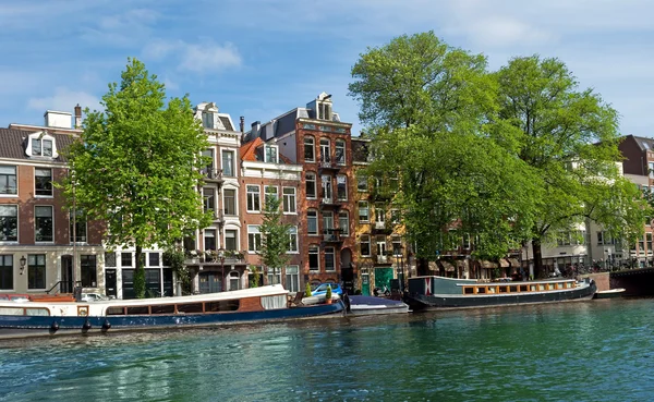 Amsterdam - Canals and typical dutch houses — Stock Photo, Image