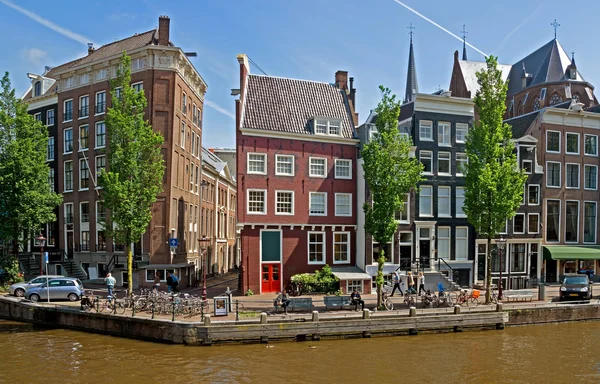 Amsterdam - Canals and typical dutch houses — Stock Photo, Image