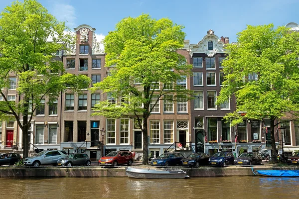 Amsterdam - kanallar ve tipik Hollanda evleri — Stok fotoğraf