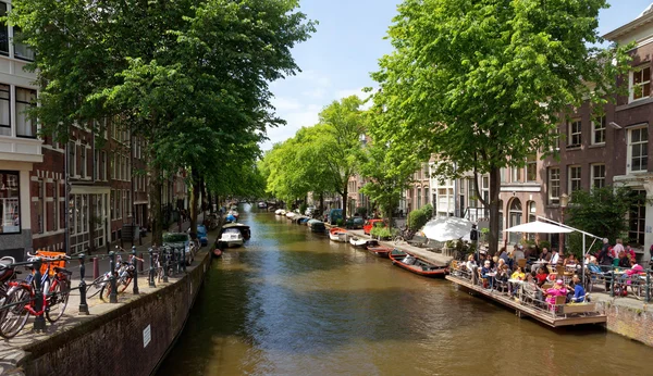 Amsterdam - kanallar ve tipik Hollanda evleri — Stok fotoğraf