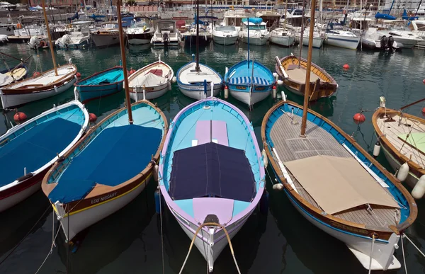 Stadt der schönen - bunten Boote — Stockfoto