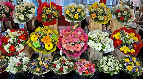 Cidade de Nice - Flores no mercado de rua — Fotografia de Stock