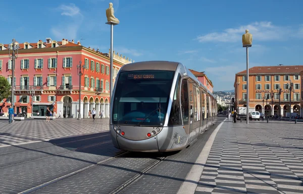 Cidade de Nice - Eléctrico moderno na Place Massena — Fotografia de Stock