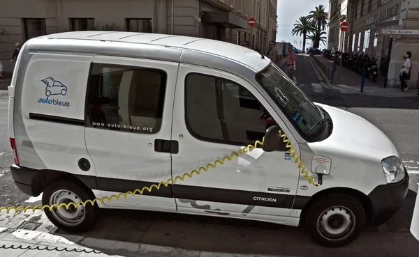 Miasta Nicea - napęd elektryczny samochód — Zdjęcie stockowe